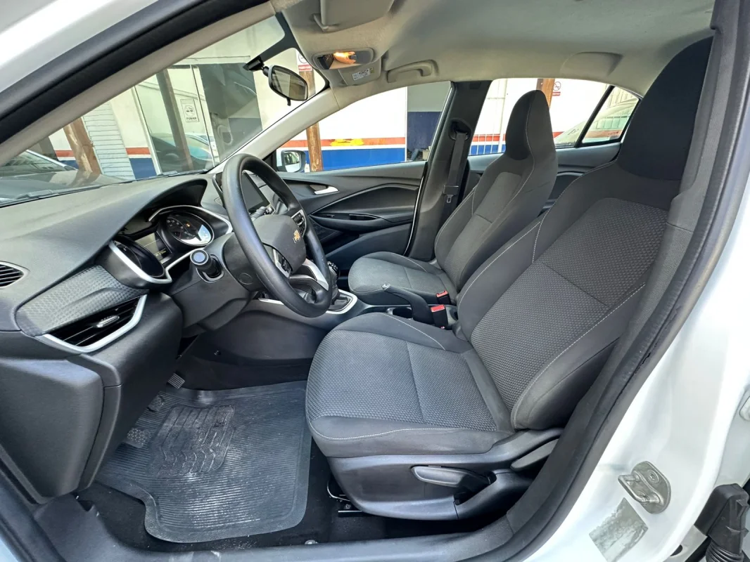 ONIX SEDAN Plus LT 1.0 12V Flex 4p Mecânico 2024 - Imagem 9