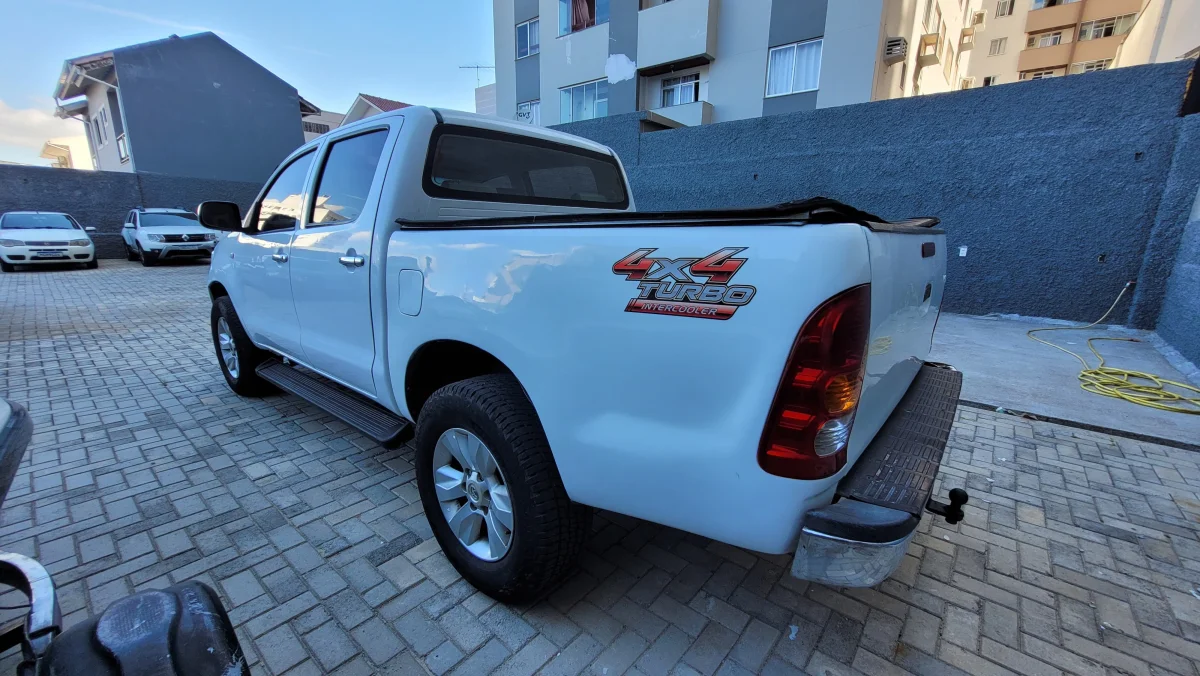 Hilux CD 4x4 2.5 completa DIESEL manual 2011 - Imagem 3