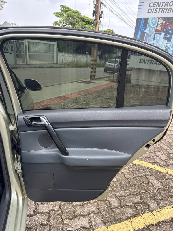 Polo sedan 1.6 imotion 2010 - Imagem 10