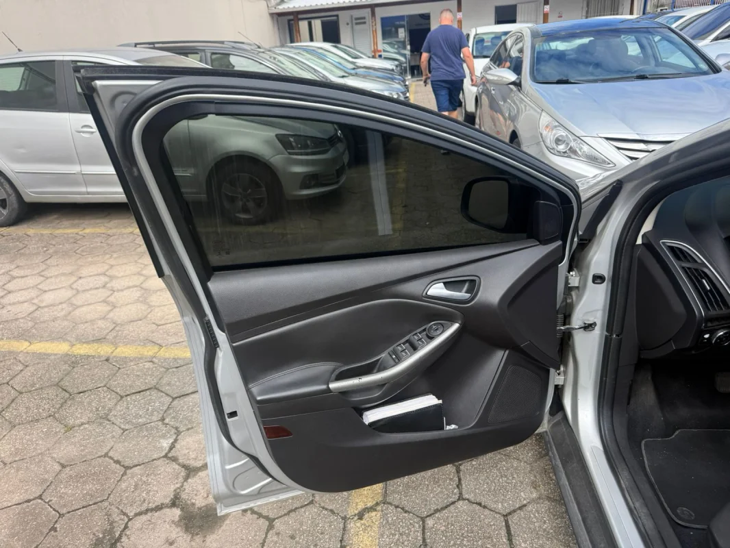 Focus SE 2.0 Aut. 2015 - Imagem 17