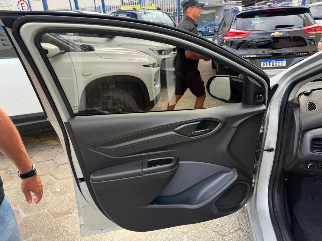 Onix Joy Black Edition 1.0 Mec. Completo 2021 - Imagem 12