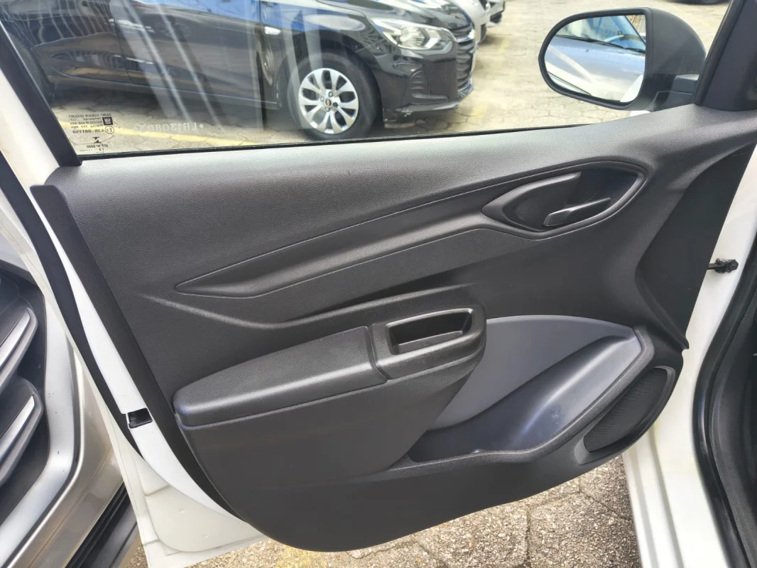 Onix Joy hatch 1.0 Mec. Completo 2020 - Imagem 11