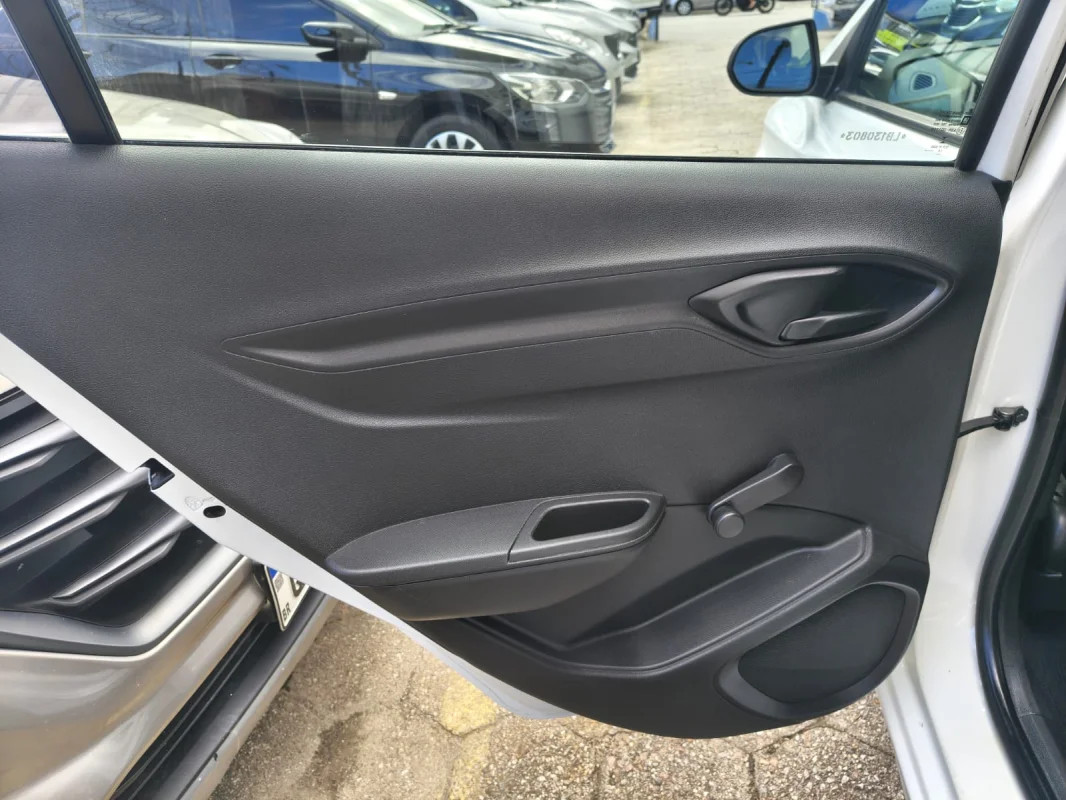 Onix Joy hatch 1.0 Mec. Completo 2020 - Imagem 15