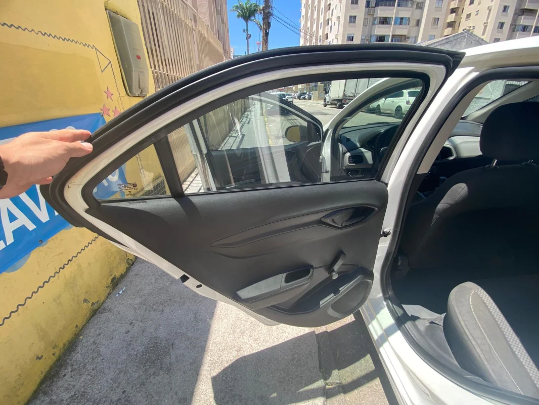 Onix Joy 1.0 Mec. Completo 2018 - Imagem 12