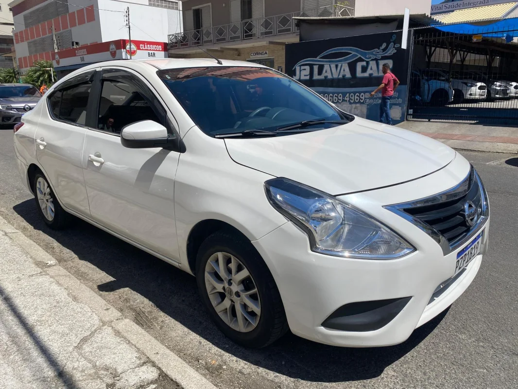 Versa 1.6 SV completo automático GNV 2017