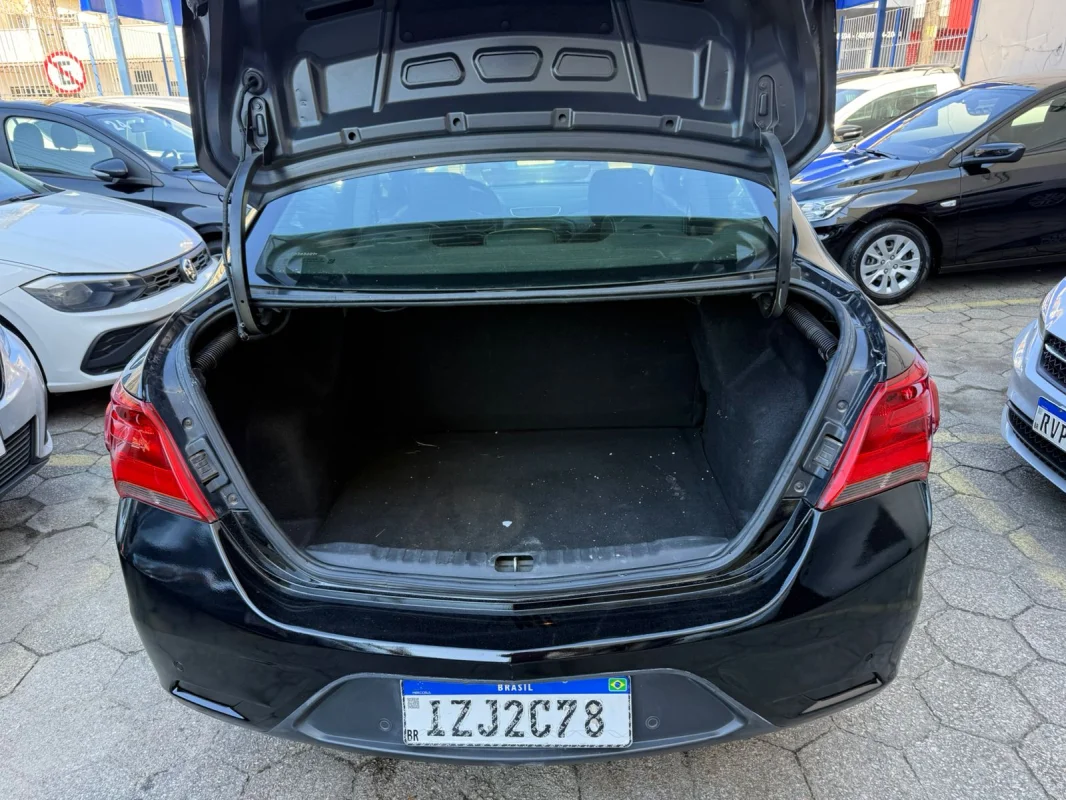 Prisma LT 1.4 Mec. Completo 2019 - Imagem 12