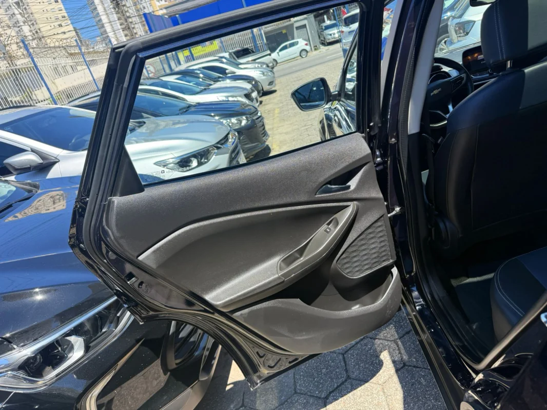 TRACKER Premier 1.2 Turbo 12V Flex Automática com TETO 2024 - Imagem 17