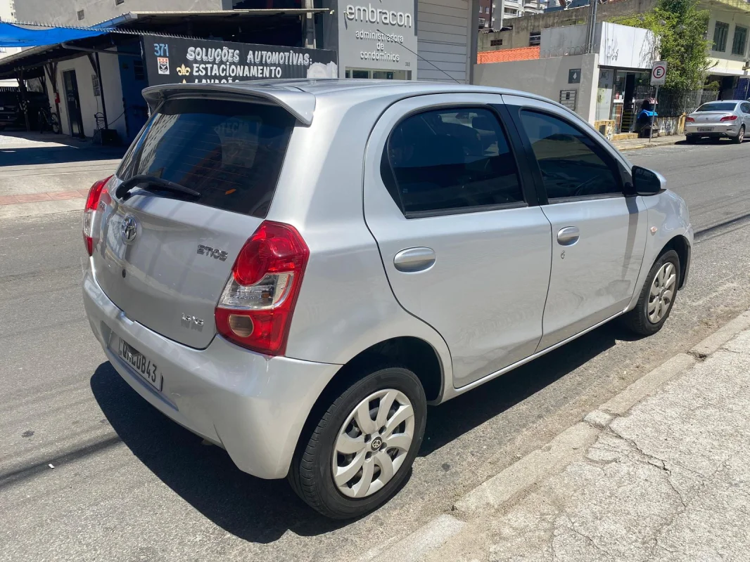 Etios Hatch XS 1.5 completo manual 2015 - Imagem 5