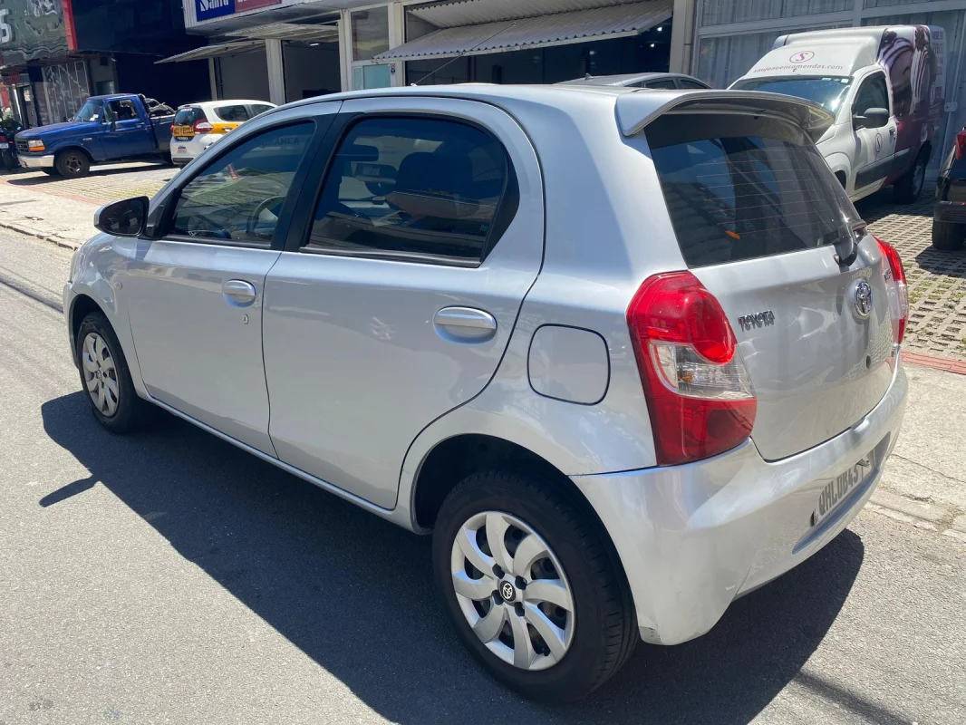 Etios Hatch XS 1.5 completo manual 2015 - Imagem 3