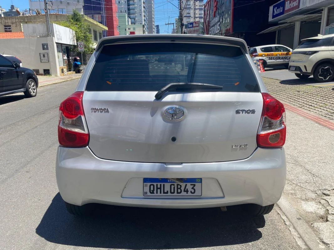 Etios Hatch XS 1.5 completo manual 2015 - Imagem 6