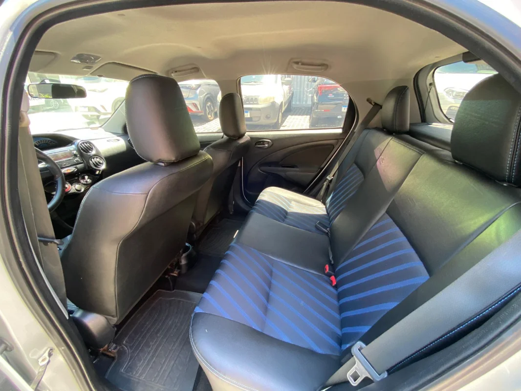 Etios Hatch XS 1.5 completo manual 2015 - Imagem 8