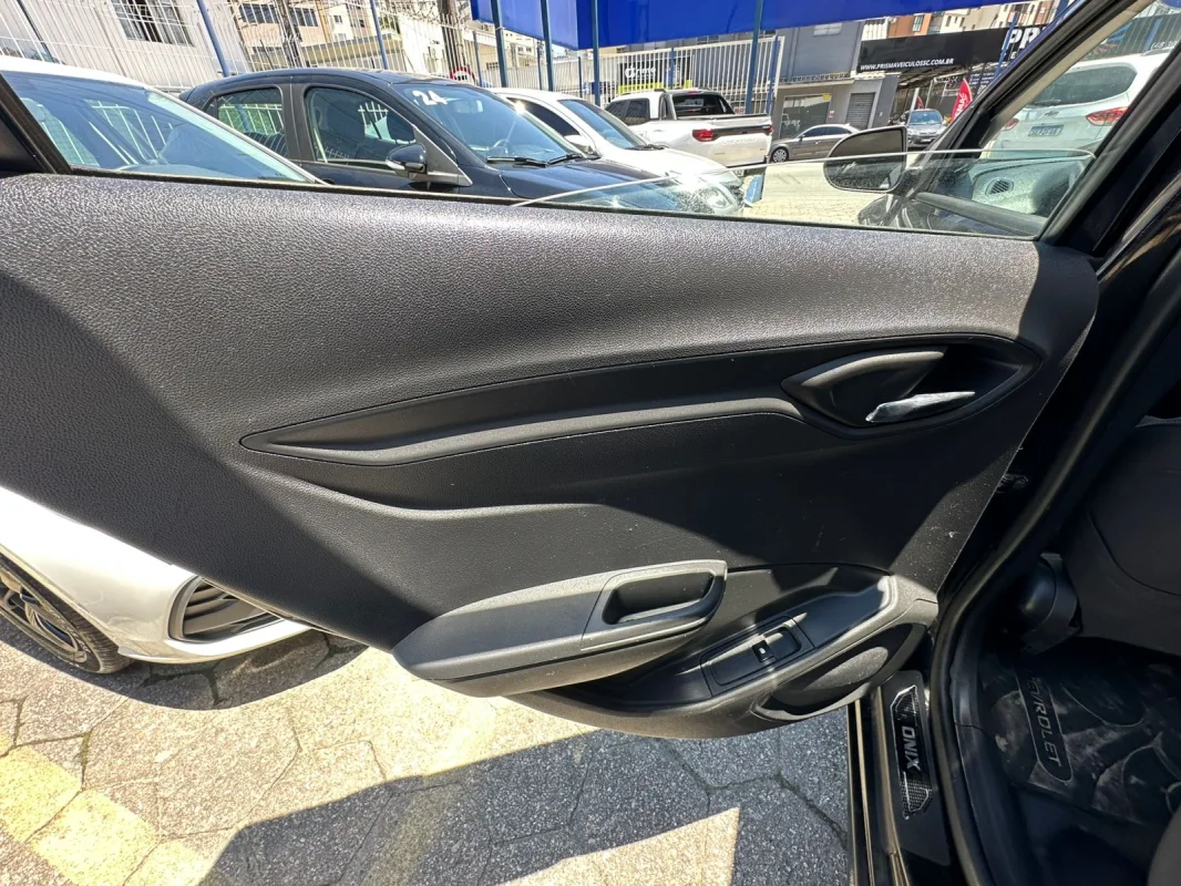 ONIX HATCH LTZ 1.4 8V FlexPower 5p Mecânico 2014 - Imagem 12