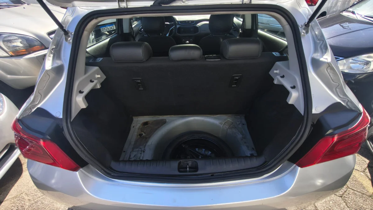 Onix hatch LT  1.8 8v Flexpower 5p Mec 2019 - Imagem 4