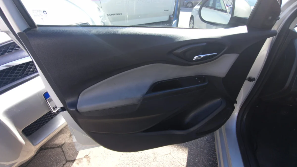 Onix hatch LT  1.8 8v Flexpower 5p Mec 2019 - Imagem 8