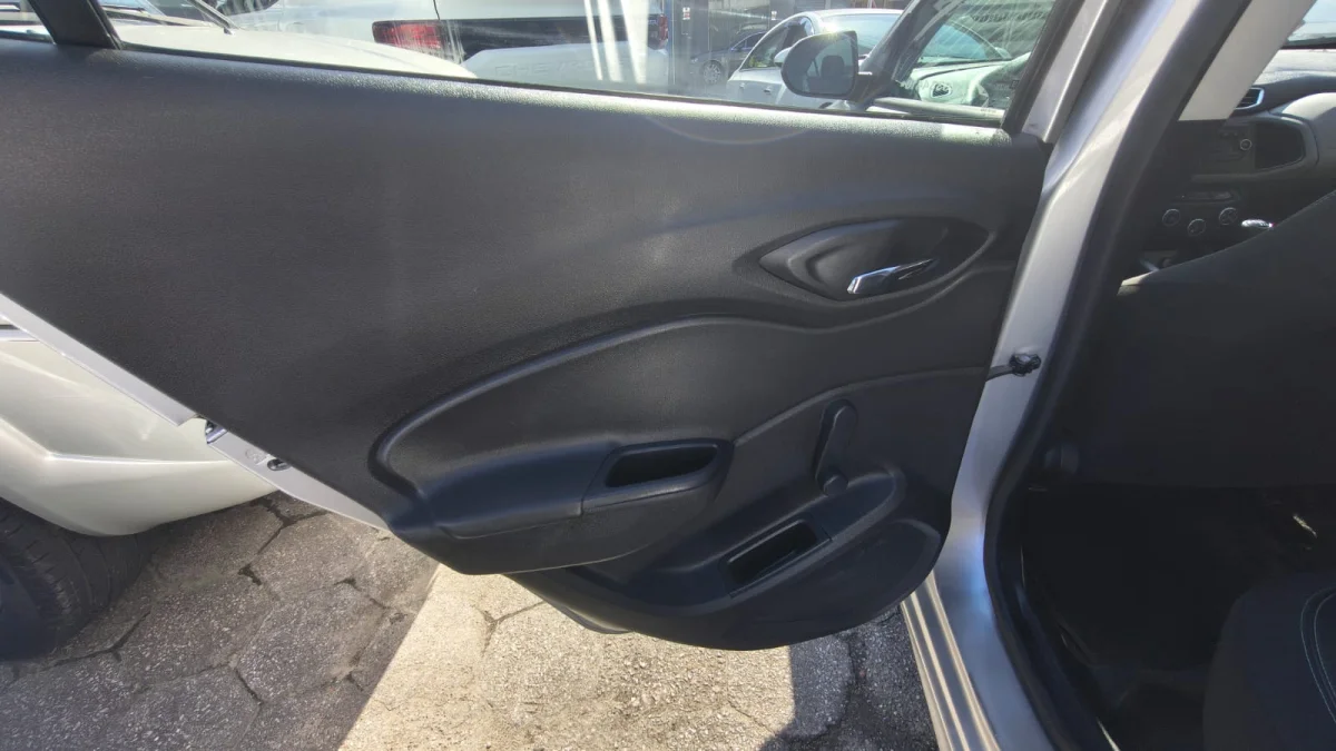 Onix hatch LT  1.8 8v Flexpower 5p Mec 2019 - Imagem 12