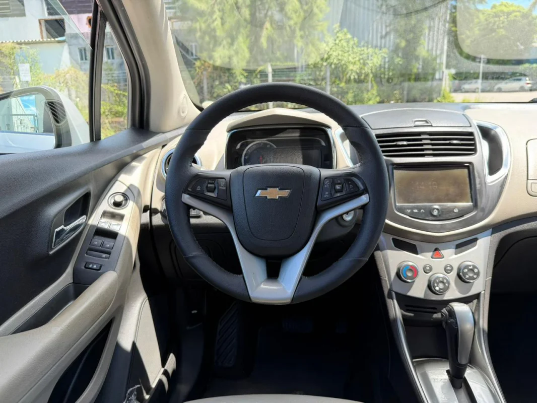 Tracker LTZ 1.8 2014 C/ Teto solar  - Imagem 7