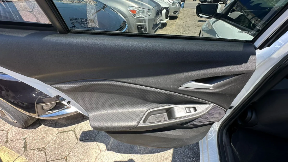 ONIX HATCH LT 1.0 12V Flex 5p Mecânico 2021 - Imagem 12