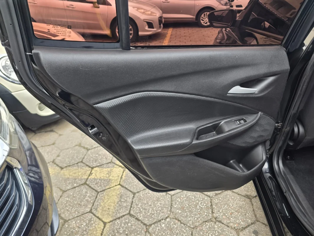 Onix Sedan Plus 1.0 MT LT1 Completo 2021 - Imagem 16