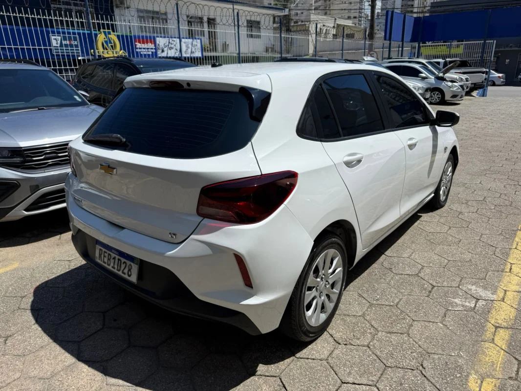 Onix Hatch LT 1.0 Mec. Completo 2021 - Imagem 3