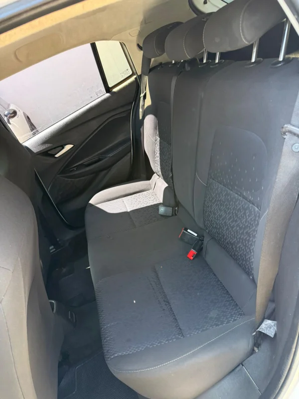 Onix Hatch LT 1.0 Mec. Completo 2021 - Imagem 8