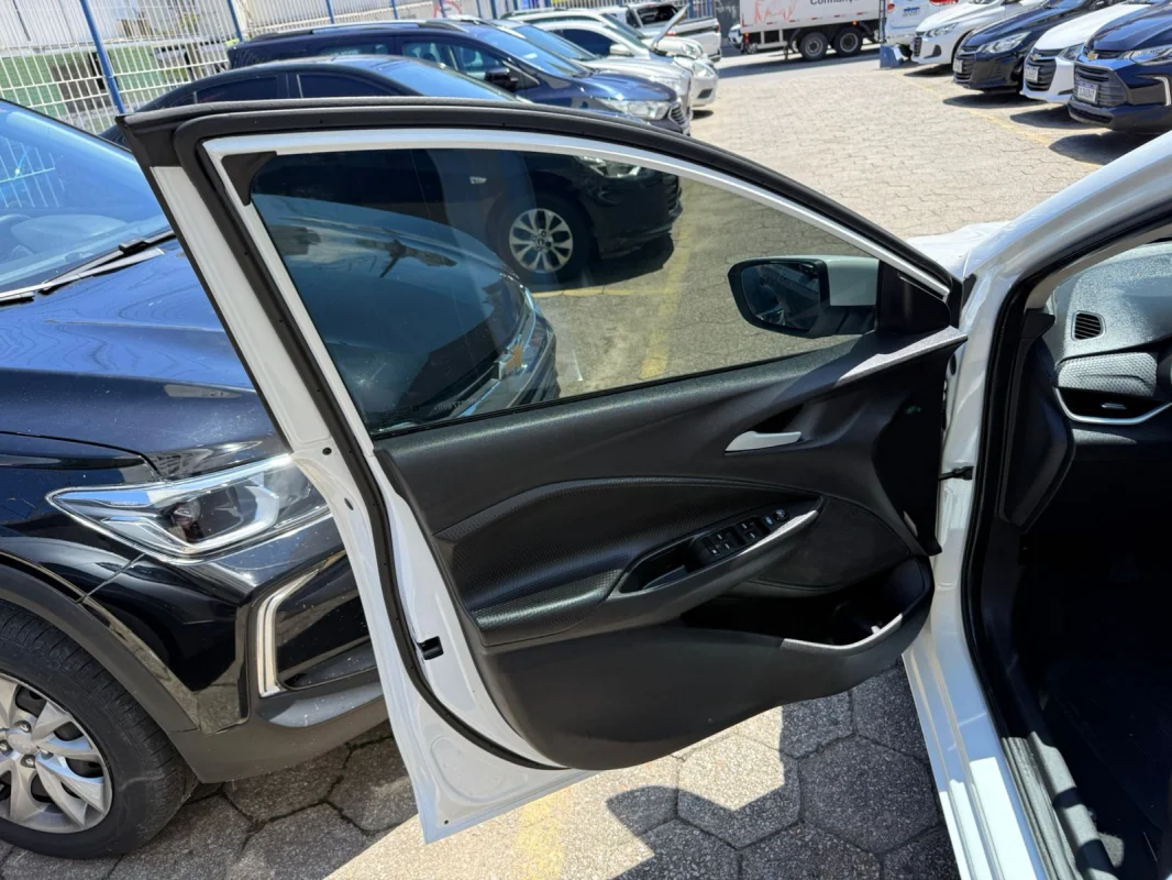 Onix Hatch LT 1.0 Mec. Completo 2021 - Imagem 14