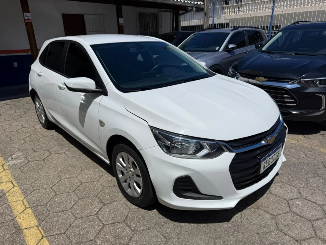 Onix Hatch LT 1.0 Mec. Completo 2021