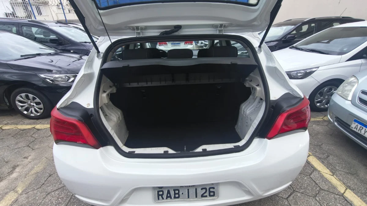 Onix Joy 1.0 Mec 8v flex Completo  2020 - Imagem 11