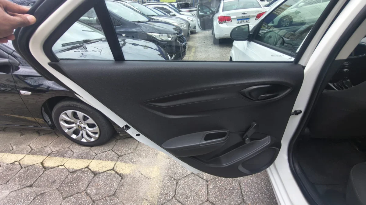 Onix Joy 1.0 Mec 8v flex Completo  2020 - Imagem 14