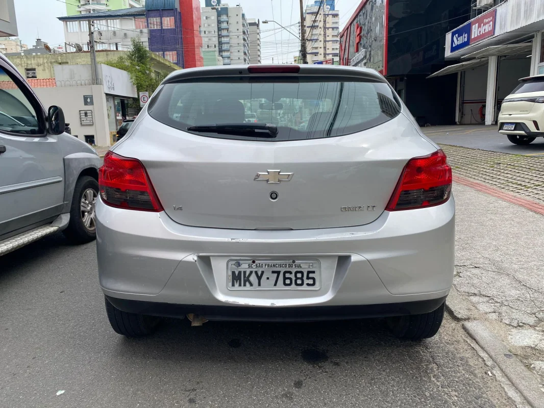 Onix LT 1.4 completo manual 2014 - Imagem 5