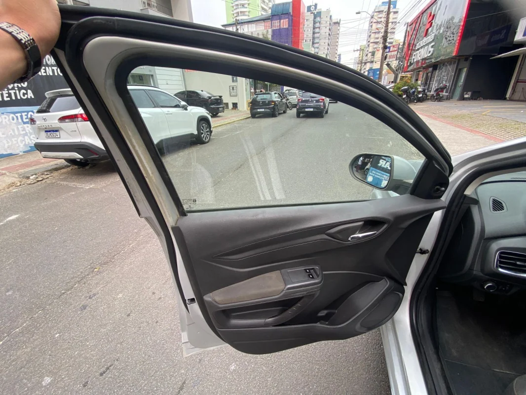 Onix LT 1.4 completo manual 2014 - Imagem 7