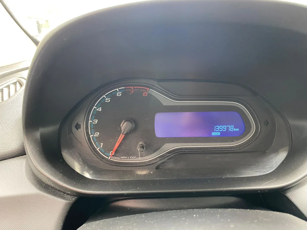 Onix LT 1.4 completo manual 2014 - Imagem 8