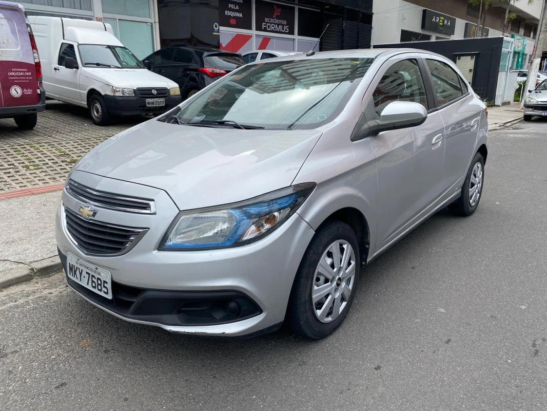 Onix LT 1.4 completo manual 2014 - Imagem 9