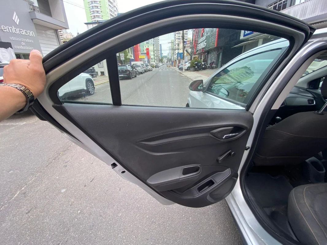 Onix LT 1.4 completo manual 2014 - Imagem 13