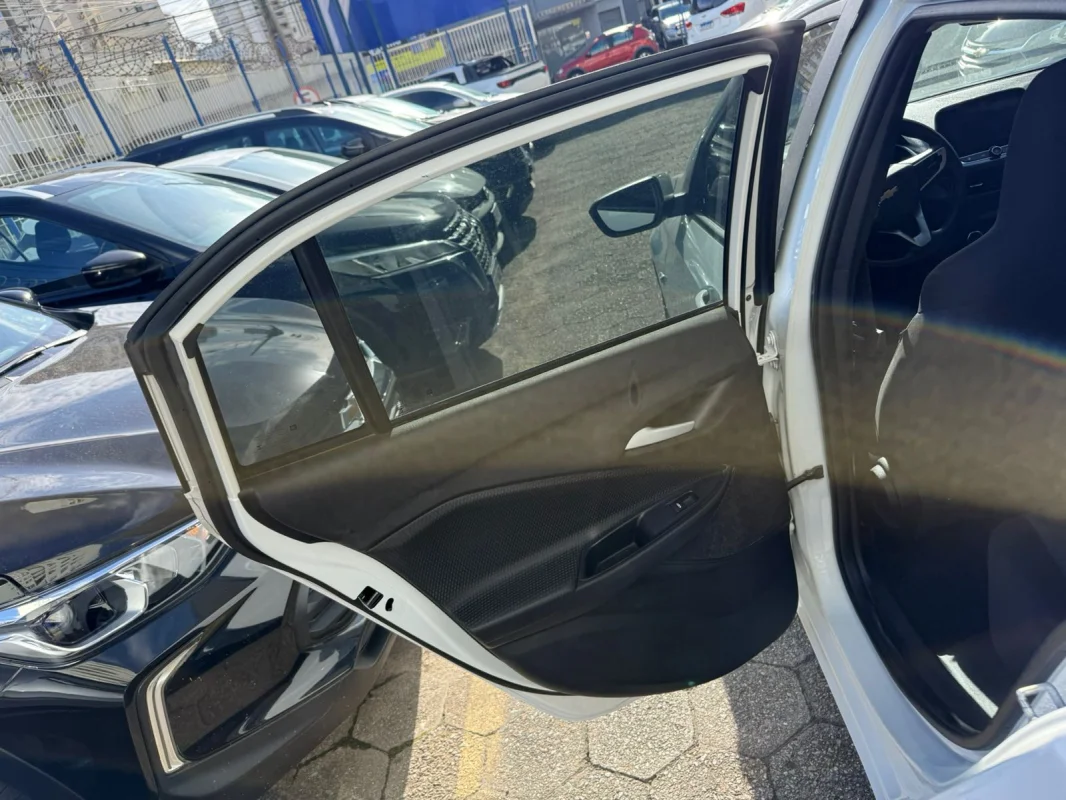 Onix Hatch LT 1.0 Mec. Completo 2021 - Imagem 14