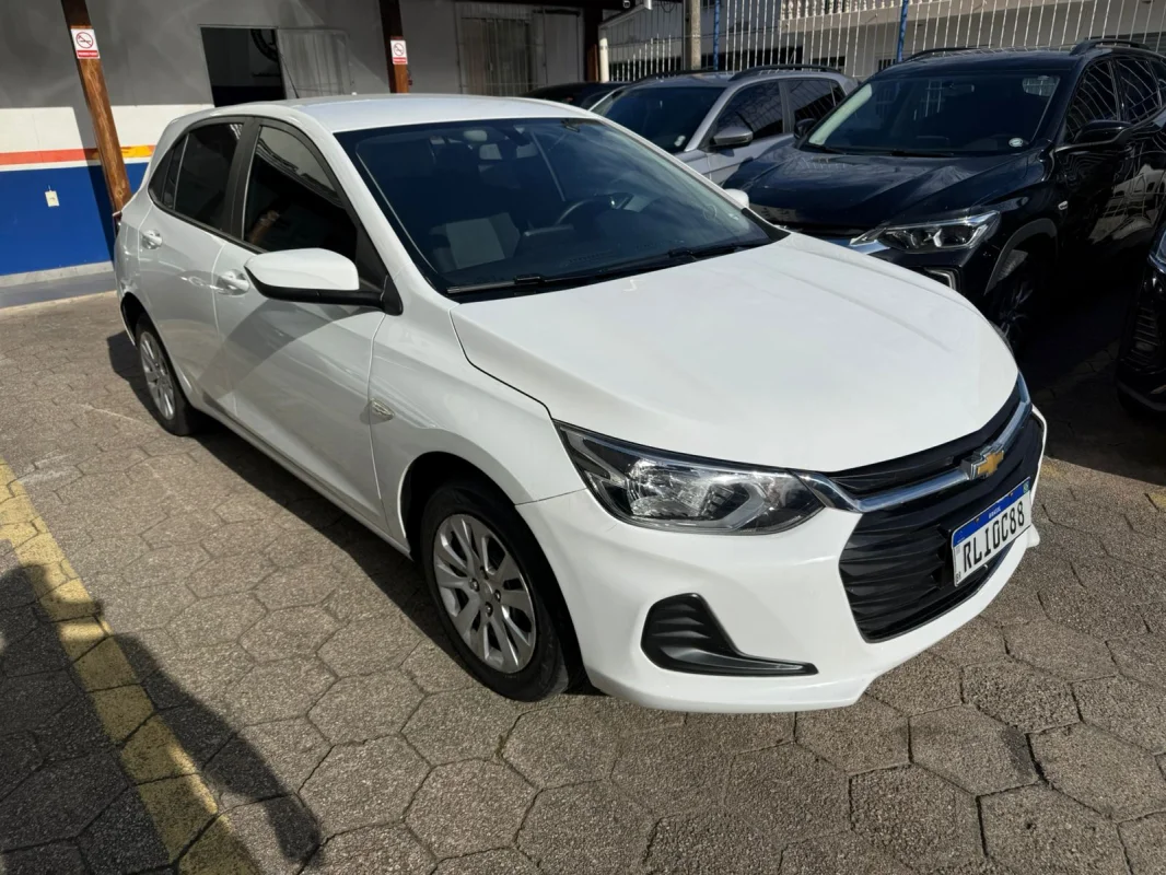 Onix Hatch LT 1.0 Mec. Completo 2021