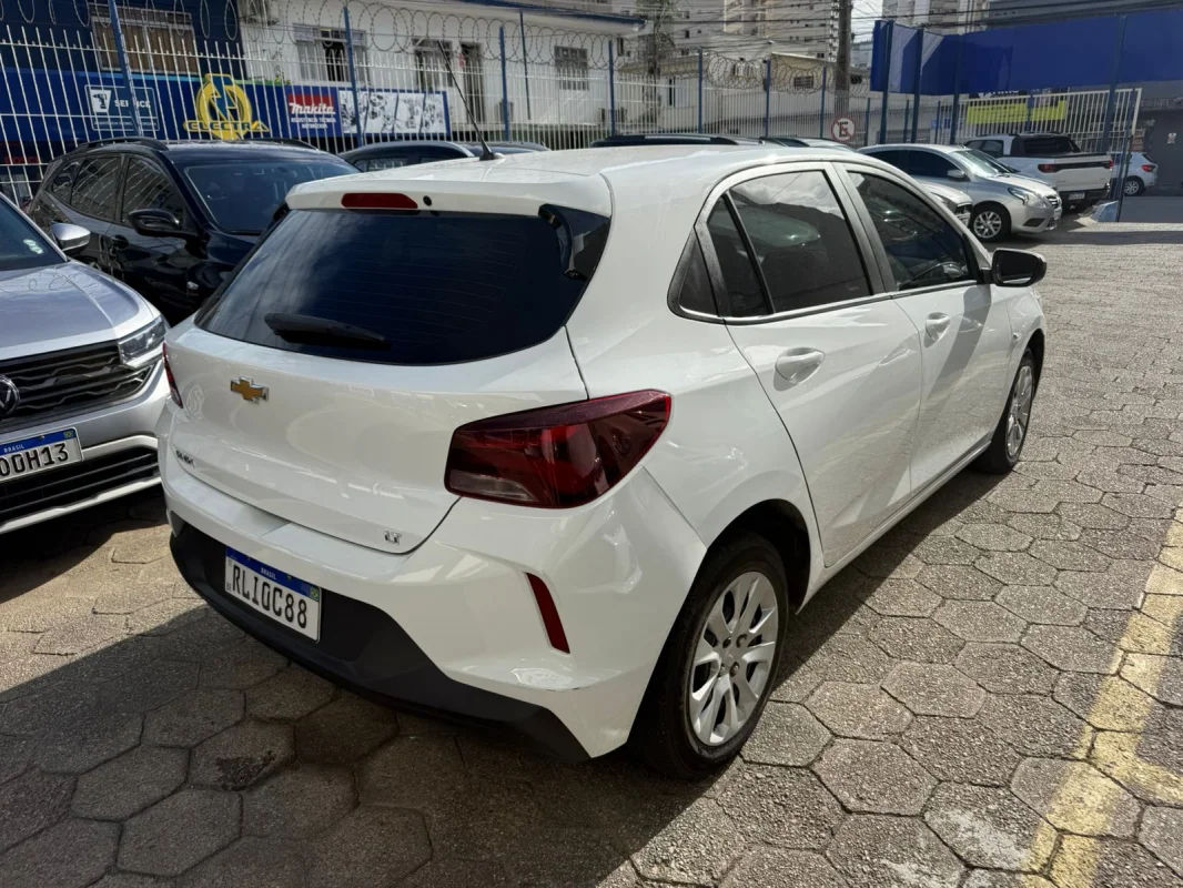 Onix Hatch LT 1.0 Mec. Completo 2021 - Imagem 5