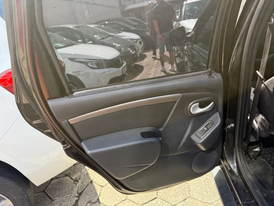 Duster Expression 1.6 Aut 2019 - Imagem 14