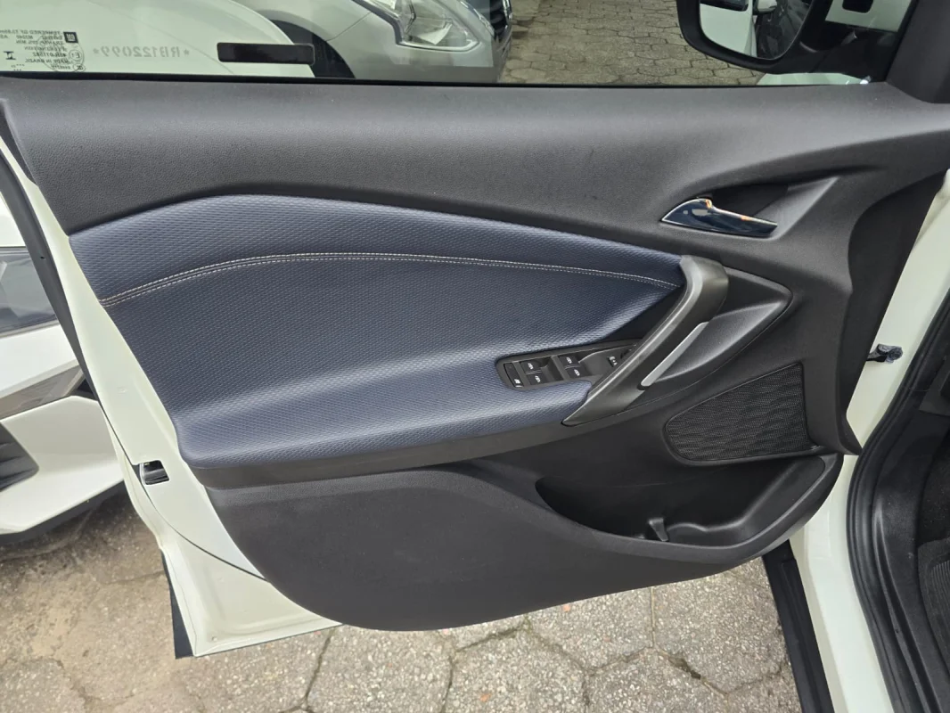 Tracker Premier 1.2 Turbo Aut com Teto solar 2024 - Imagem 15