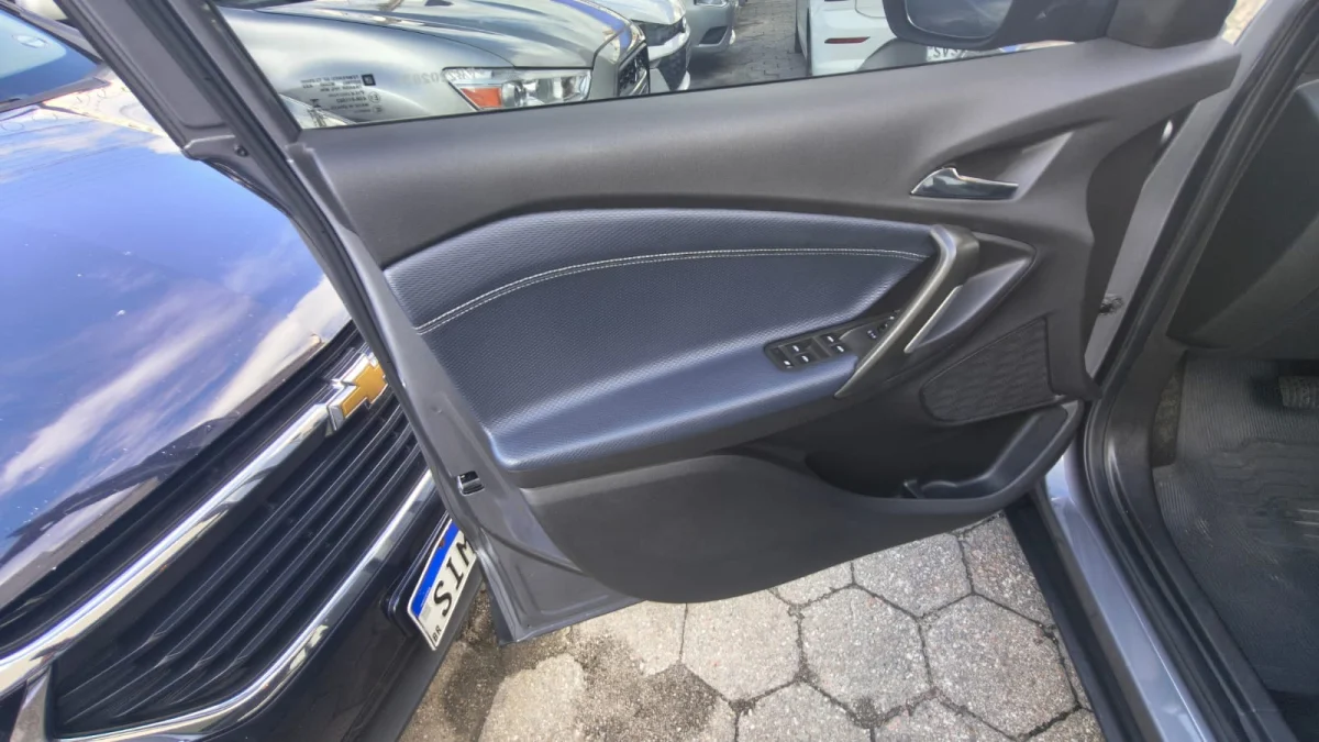 TRACKER Premier 1.2 Turbo 12V Flex Automática com TETO 2023 - Imagem 16