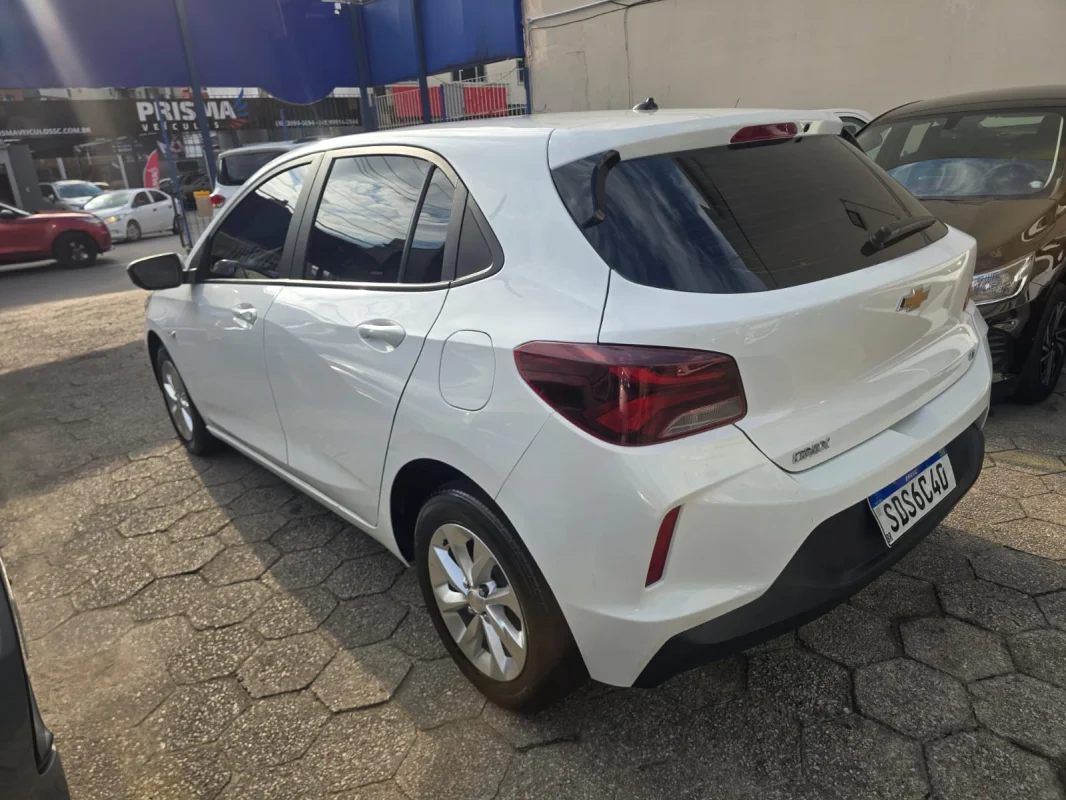 Onix Hatch LT2 1.0 Completo 2023 - Imagem 3