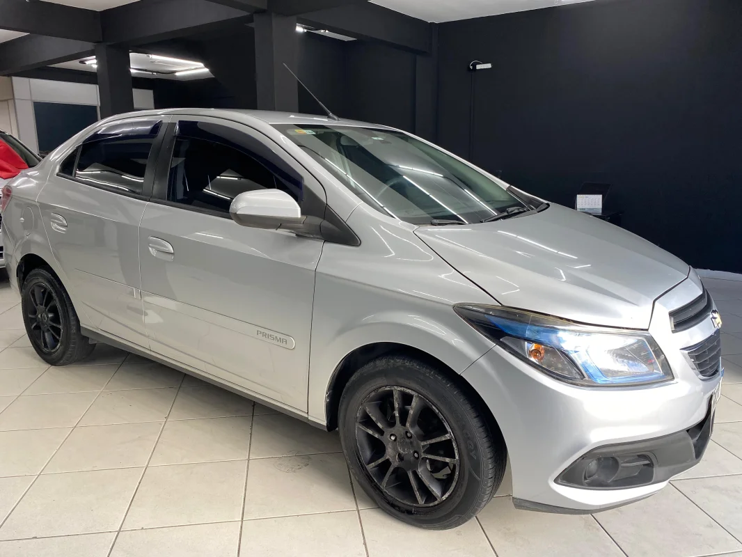 Prisma 1.4 LT Completo Manual 2015