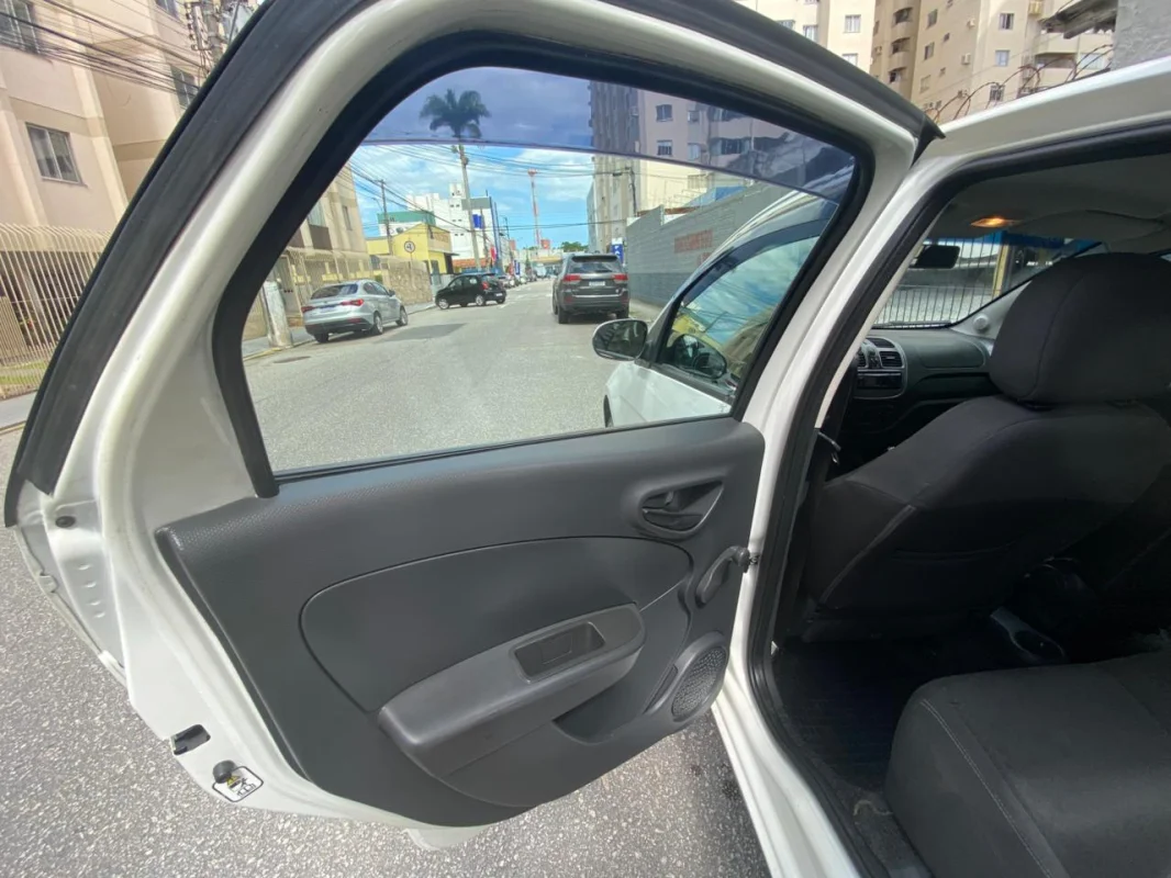 Grand Siena 1.4 Attractive completo manual GNV 2020 - Imagem 11