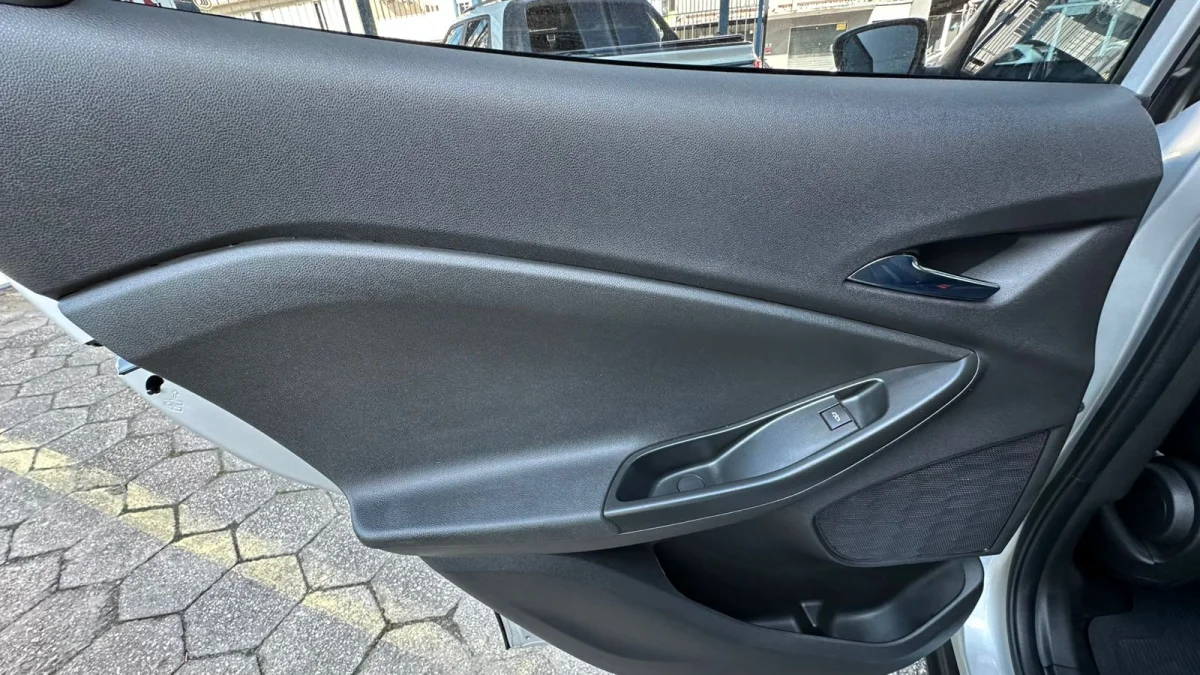 TRACKER Premier 1.2 Turbo 12V Flex Automática com TETO 2023 - Imagem 14