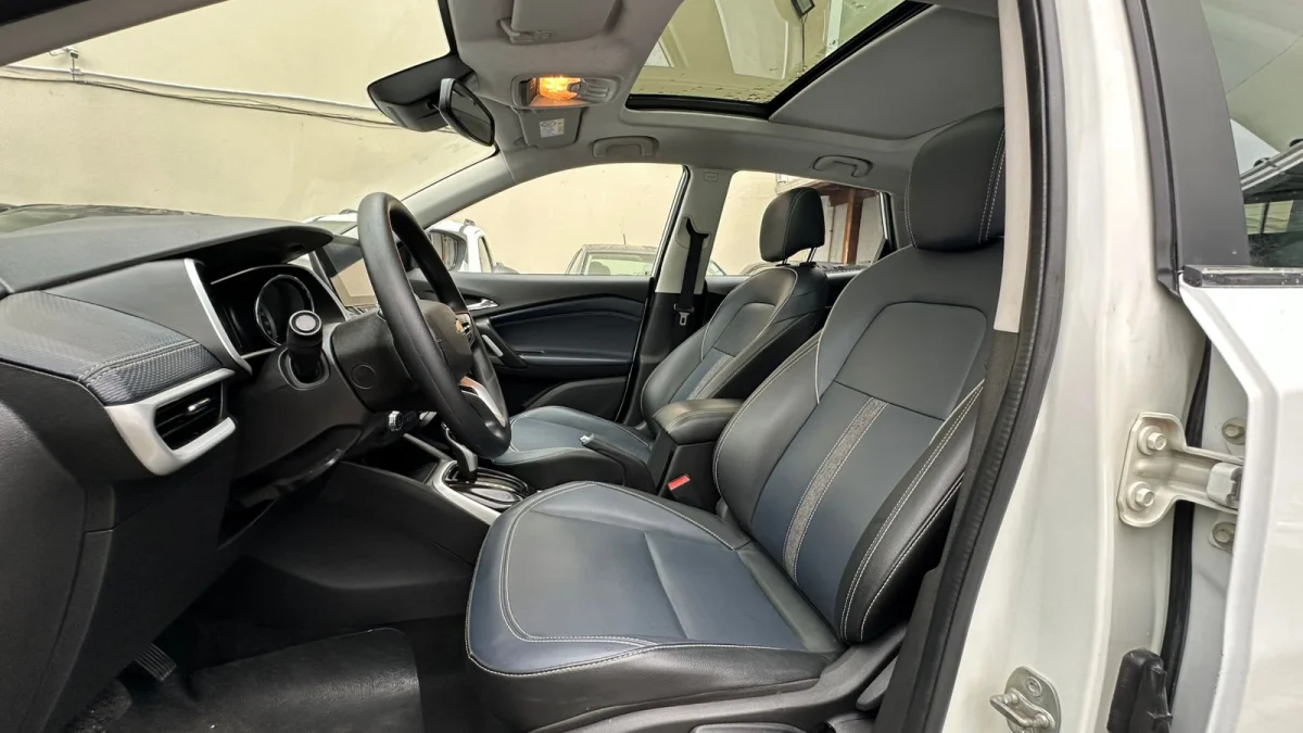 Tracker Premier 1.2 Turbo Aut com Teto solar 2024 - Imagem 11