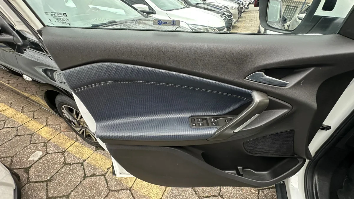 Tracker Premier 1.2 Turbo Aut com Teto solar 2024 - Imagem 15