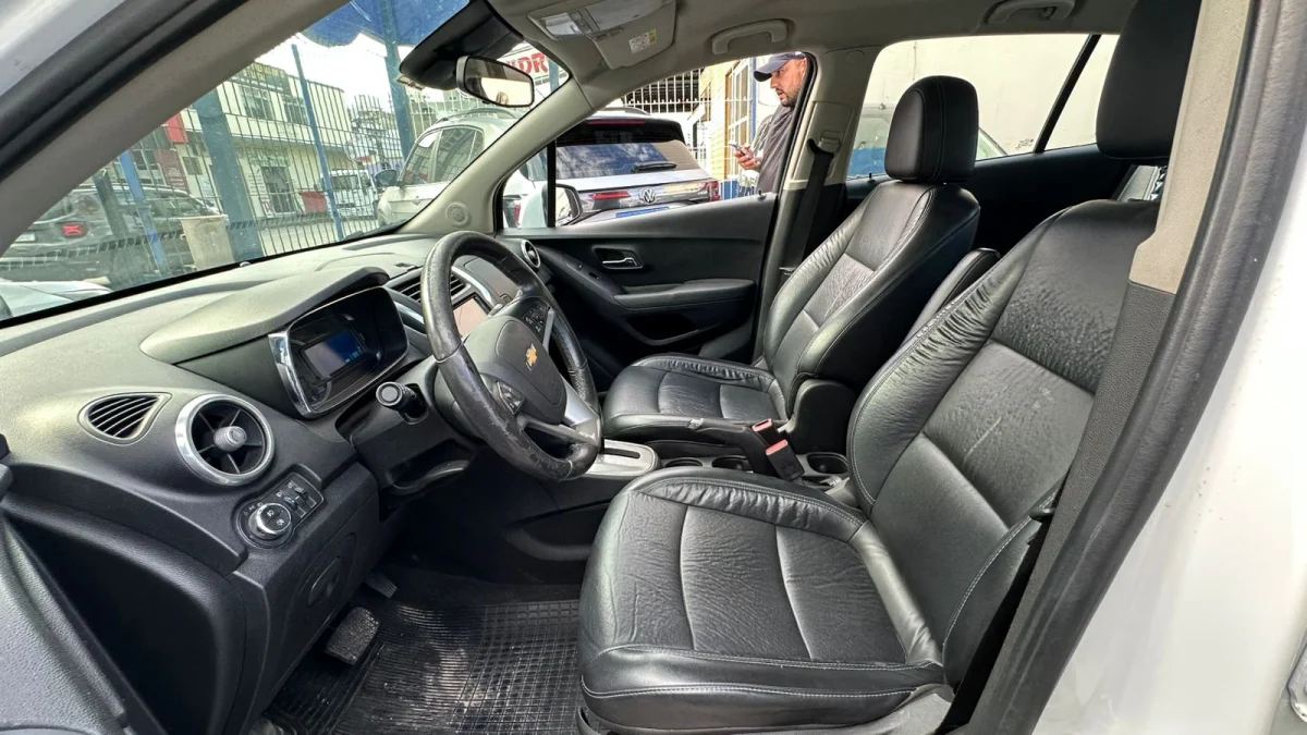 TRACKER LTZ 1.8 16V Flex 4x2 Automática 2015 - Imagem 9