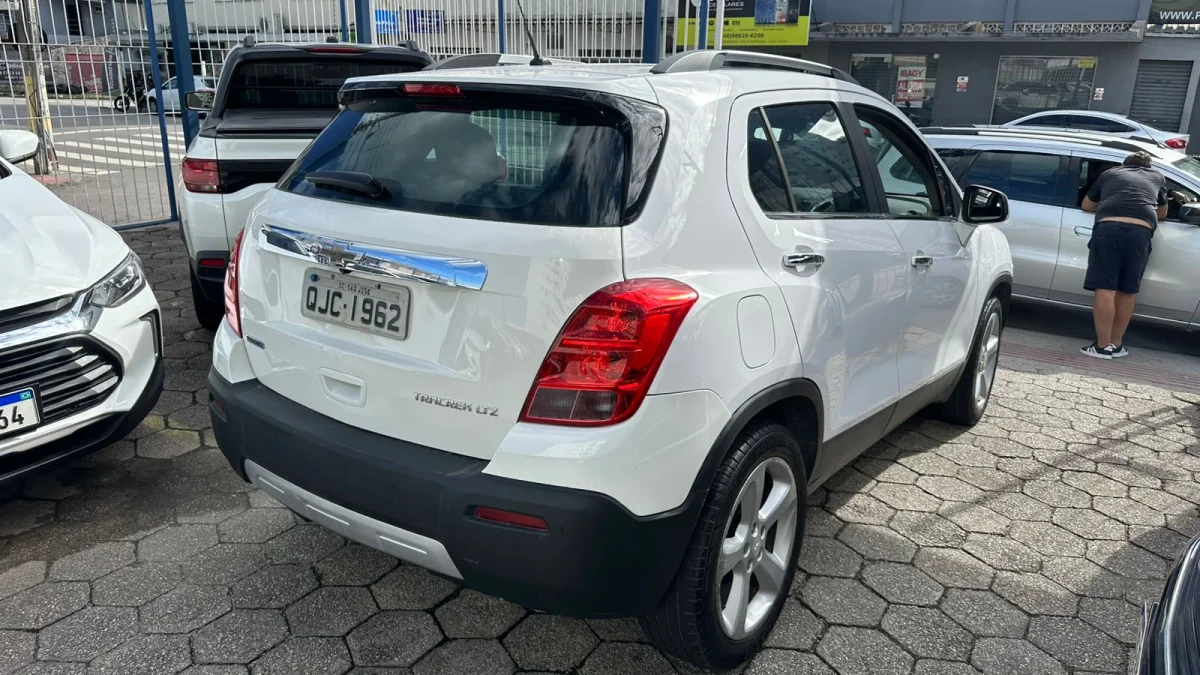 TRACKER LTZ 1.8 16V Flex 4x2 Automática 2015 - Imagem 5