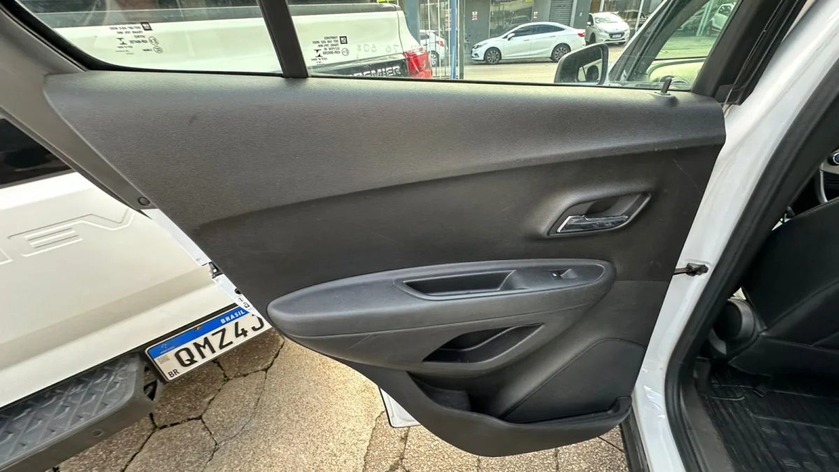 TRACKER LTZ 1.8 16V Flex 4x2 Automática 2015 - Imagem 14