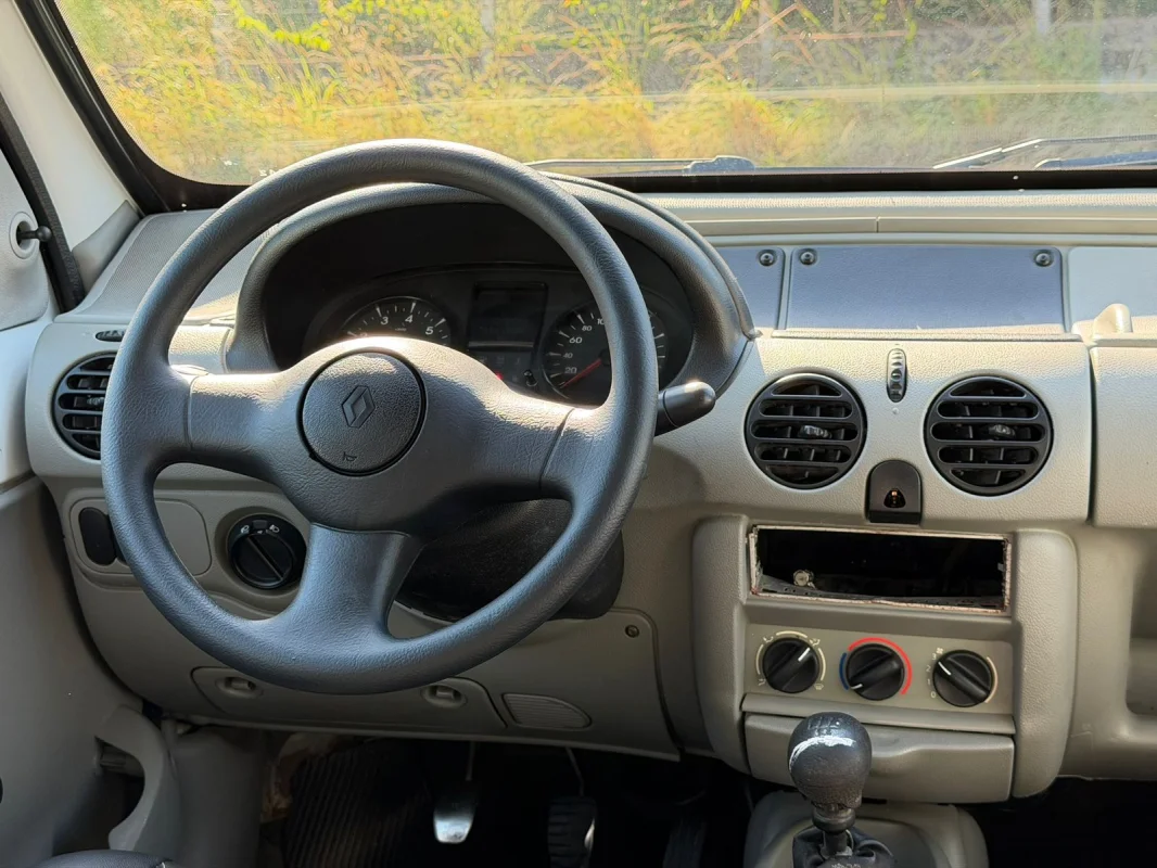 Kangoo 1.6 2013 C/ direção hidráulica  - Imagem 8