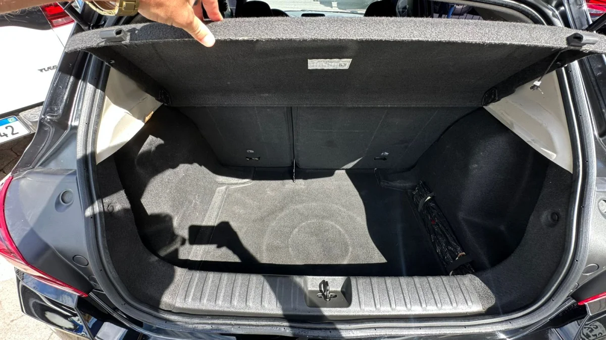 ONIX HATCH LT 1.0 12V Flex 5p Mecânico 2023 - Imagem 11